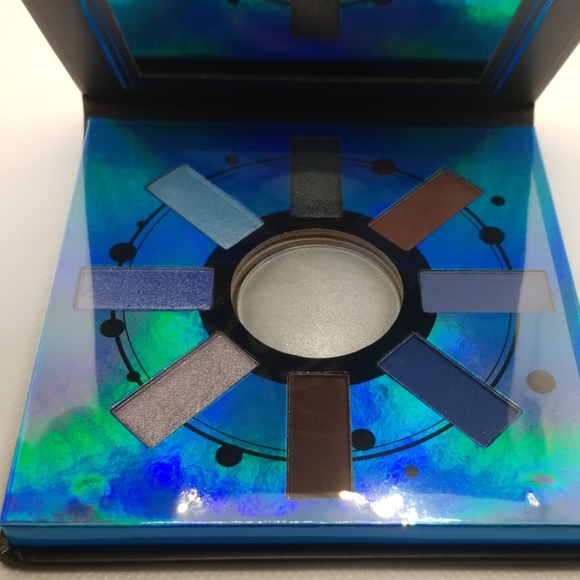 Zodiac Aquarius Eye Shadow Palette - Picture 4 of 4